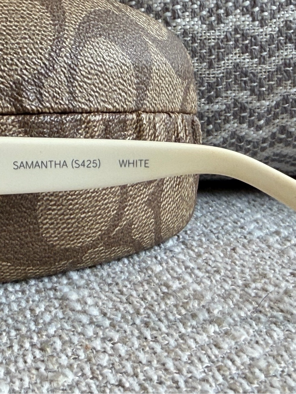 Coach Samantha S425 White Oversized Sunglasses + Signature Case - Picture 4 of 4